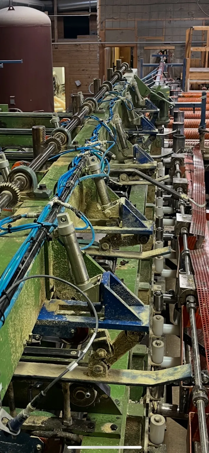 Renovering och arbete med hydraulcylindrar i maskinlinje